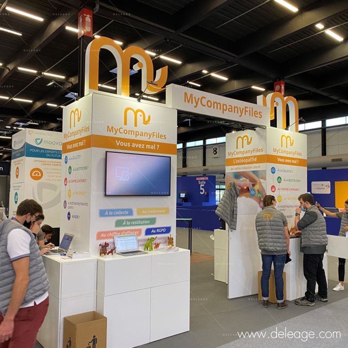 Stand T3 avec tour et logo en volume