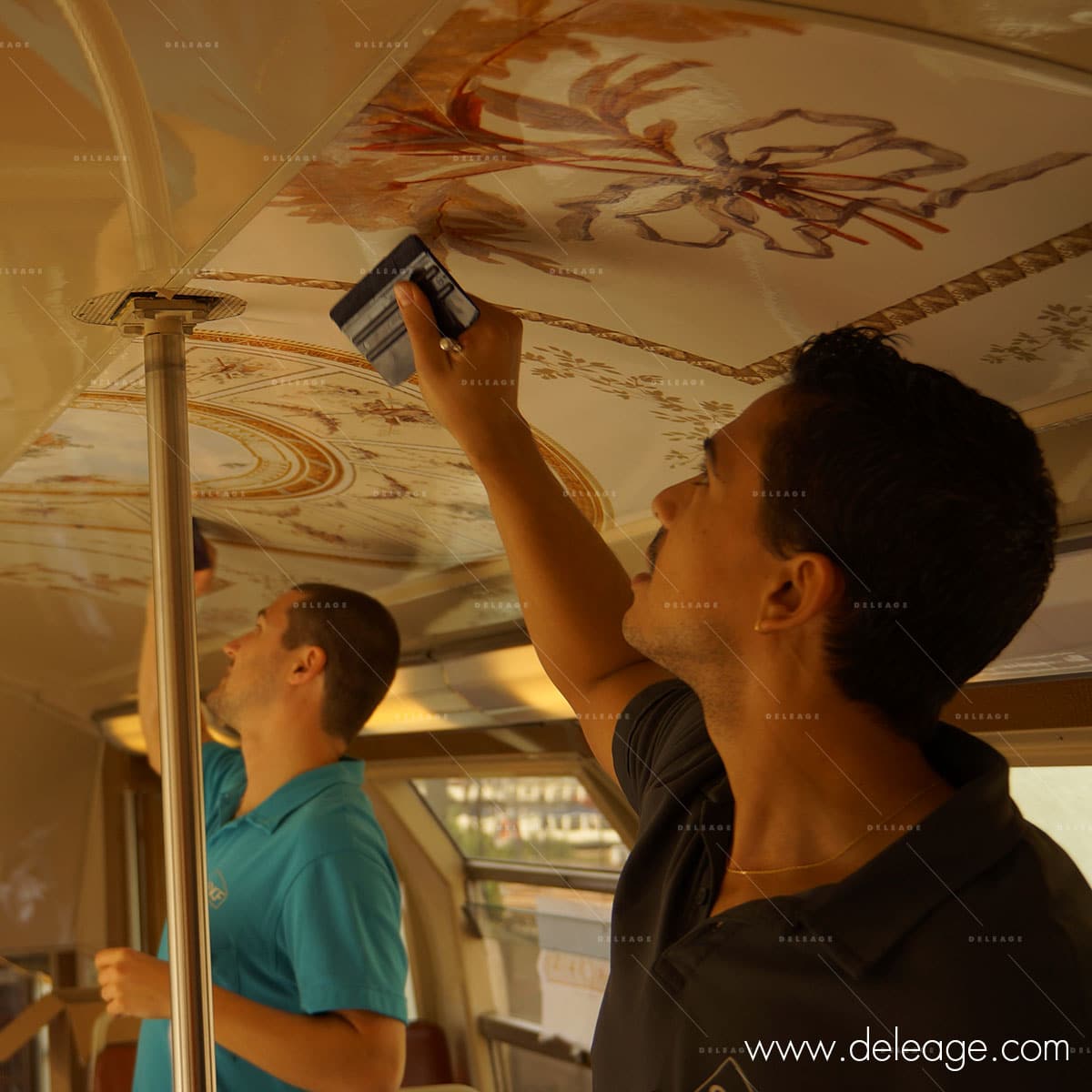 pose-covering-train