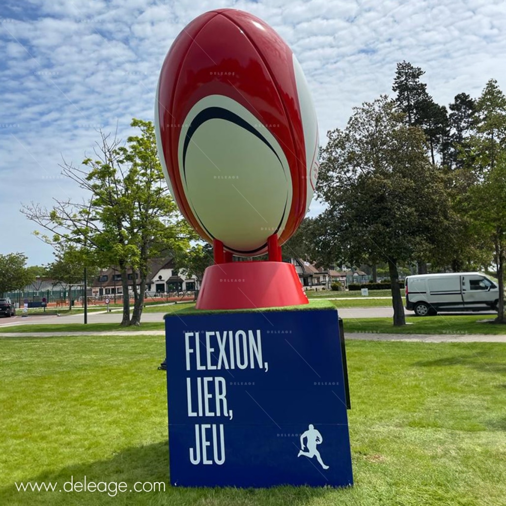 Reproduction XXL du ballon de rugby de la coupe du monde