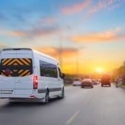Lettrage vehicule — Communication en entreprise : 3 avantages du lettrage sur véhicule