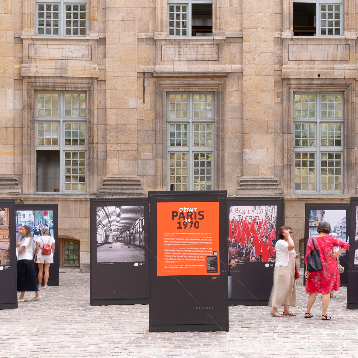 2-exposition-cetait-paris-1970-pyramides-visuels-dibond-deleage
